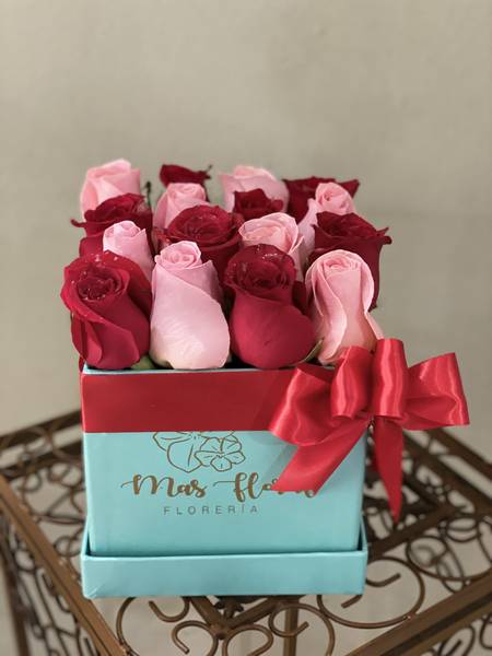 Caja de rosas bicolor