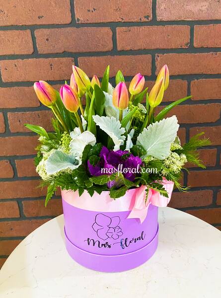 10 tulipanes en caja